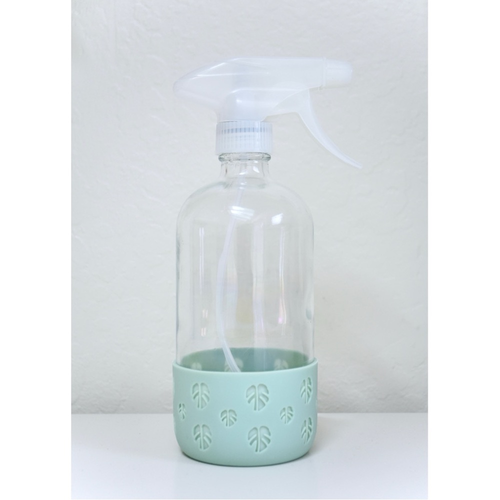 Clear Glass Spray Bottle - 16 oz w/ Leaf Pattern Silicone Sleeve in Cactus Green